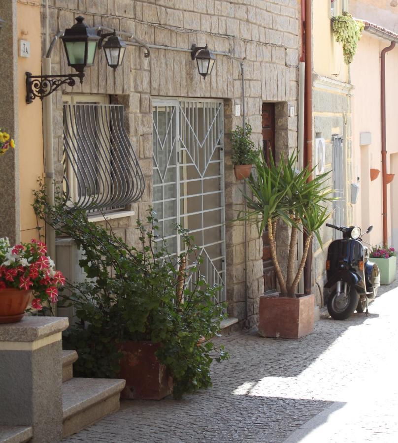 Back To The Past Apartment Olbia Bagian luar foto